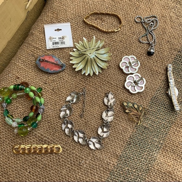 Vintage Estate Jewelry Group Lot Earrings Pins - Picture 7 of 8